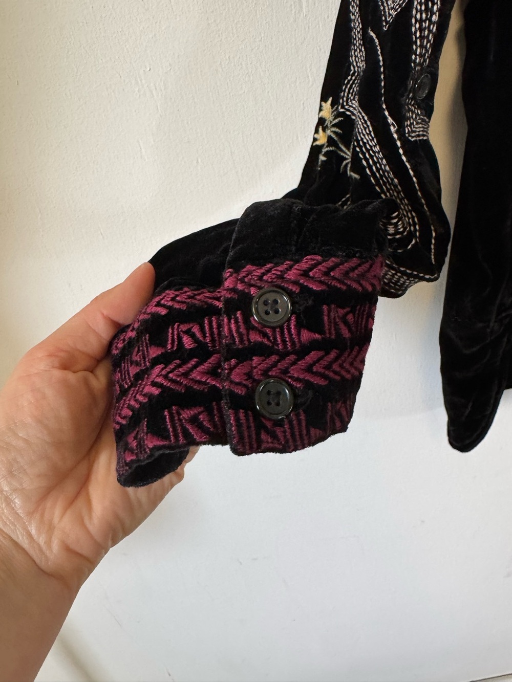 Johnny Was BIYA Jessabella Blouse Black Velvet Floral Embroidery Boho Large - Picture 7 of 10